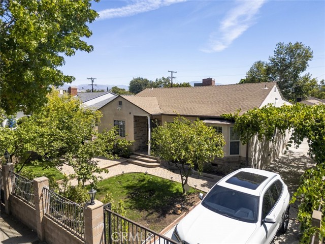 Detail Gallery Image 3 of 56 For 6608 Saint Clair Ave, North Hollywood,  CA 91606 - 4 Beds | 3 Baths