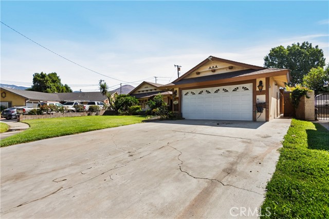 Detail Gallery Image 3 of 49 For 1765 Dumbarton Ave, San Bernardino,  CA 92404 - 4 Beds | 2 Baths