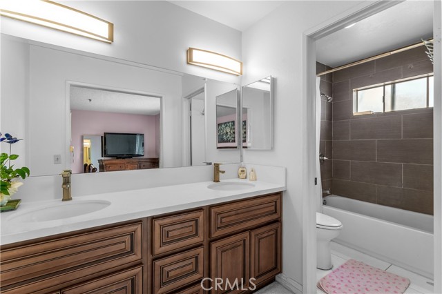 Detail Gallery Image 26 of 45 For 119 N Alhambra Ave #D,  Monterey Park,  CA 91755 - 3 Beds | 3 Baths