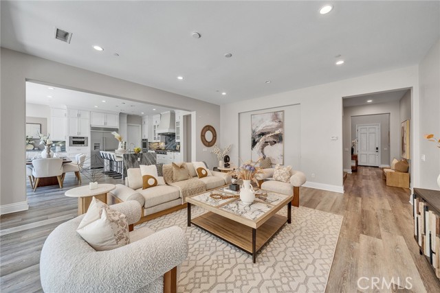 Detail Gallery Image 3 of 62 For 61 Windwalker Way, Tustin,  CA 92782 - 6 Beds | 5/1 Baths