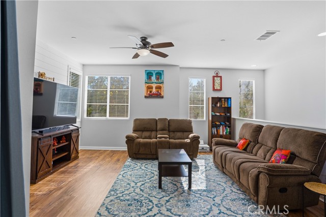 Detail Gallery Image 16 of 48 For 609 Savi #101,  Corona,  CA 92878 - 4 Beds | 2/2 Baths