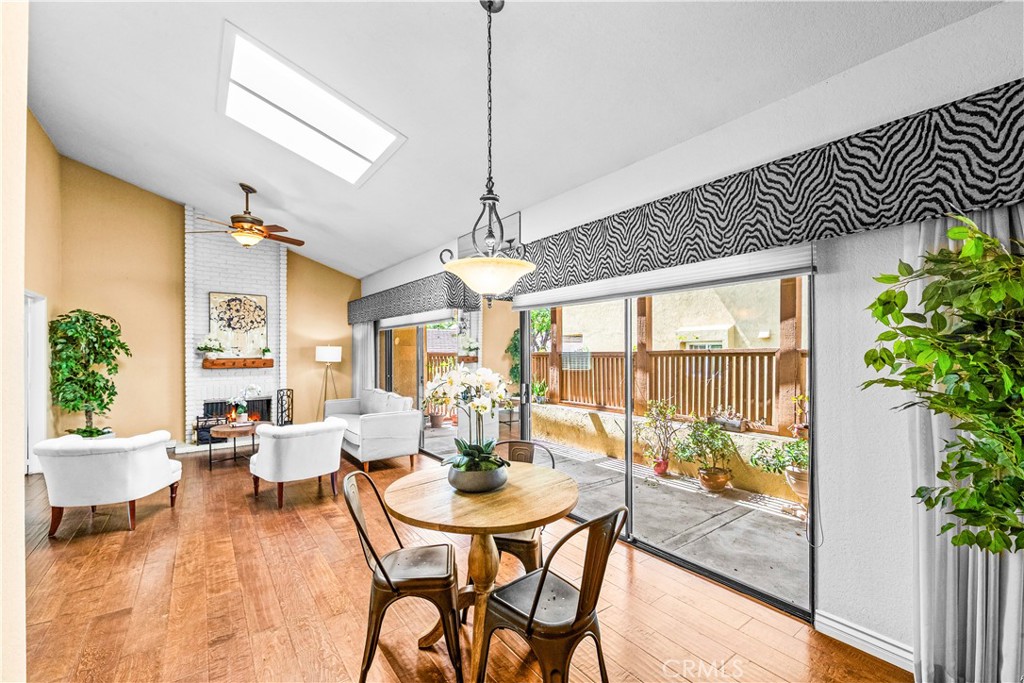 https://media.crmls.org/medias/ebb5b1b7-85f4-4238-960f-cc52d0adc2ab.jpg?preset=X-Large