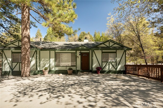 Detail Gallery Image 1 of 26 For 32296 Fern Dr, Running Springs,  CA 92382 - 5 Beds | 3 Baths