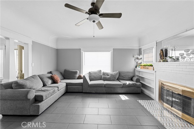 1665 Arlington Avenue, Los Angeles CA: https://media.crmls.org/medias/ebb69c41-1fe6-49ab-9c06-027bd04bfdac.jpg