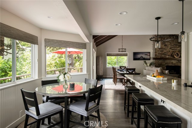 27843 Peninsula N Drive, Lake Arrowhead CA: https://media.crmls.org/medias/ebb6f4a3-45cd-479e-9495-01b918aa7a0e.jpg