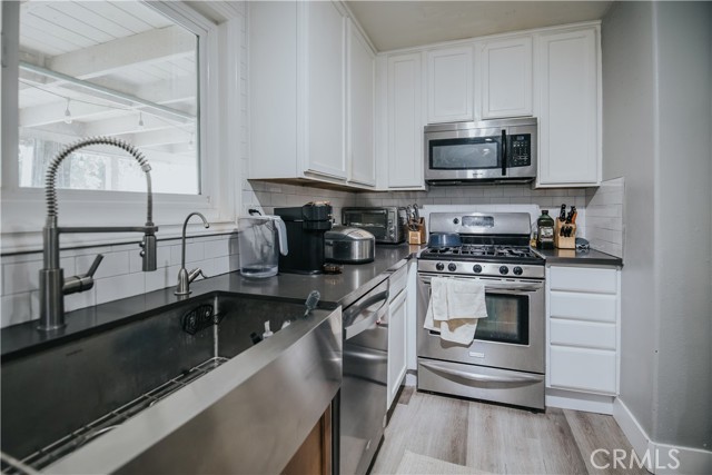 2438 Emerson Circle, Corona CA: https://media.crmls.org/medias/ebb7e5b8-20e6-433e-a1aa-0d10f65756c8.jpg