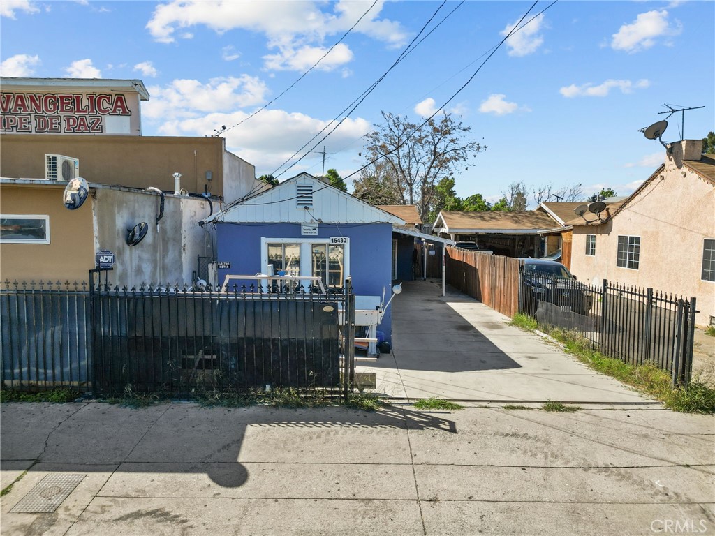https://media.crmls.org/medias/ebb8b2ee-d7e0-4185-9565-38b218168c7c.jpg?preset=X-Large