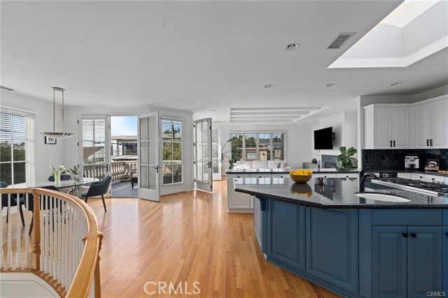 Detail Gallery Image 6 of 18 For 1002 5th St, Hermosa Beach,  CA 90254 - 5 Beds | 4/1 Baths