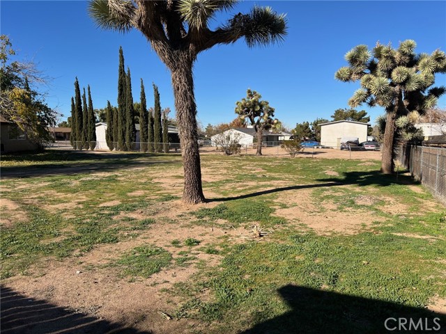 Detail Gallery Image 7 of 63 For 10643 Redwood, Hesperia,  CA 92345 - 3 Beds | 1 Baths