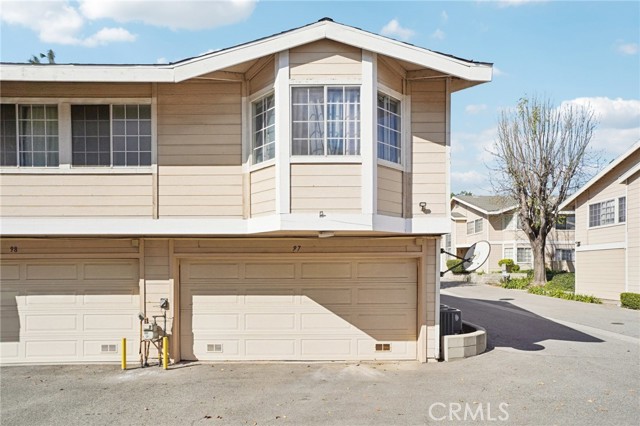 Detail Gallery Image 2 of 45 For 11300 Foothill Blvd #97,  Sylmar,  CA 91342 - 3 Beds | 2/1 Baths