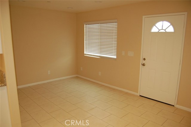 102 S Date Avenue, Rialto CA: https://media.crmls.org/medias/ebba3621-23e0-492b-b6ff-d63a33cf5a65.jpg