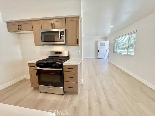 895 N Euclid Avenue, Pasadena CA: https://media.crmls.org/medias/ebbb1659-ded7-4851-9d0b-21bb5ac877e1.jpg