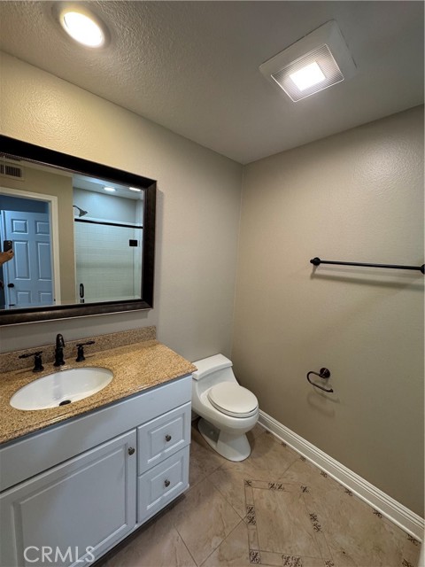 Detail Gallery Image 9 of 13 For 478 E Yale Loop #16,  Irvine,  CA 92614 - 4 Beds | 2/1 Baths