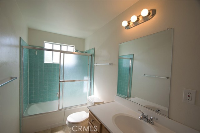 Detail Gallery Image 12 of 23 For 2400 Marshallfield Ln, Redondo Beach,  CA 90278 - – Beds | – Baths