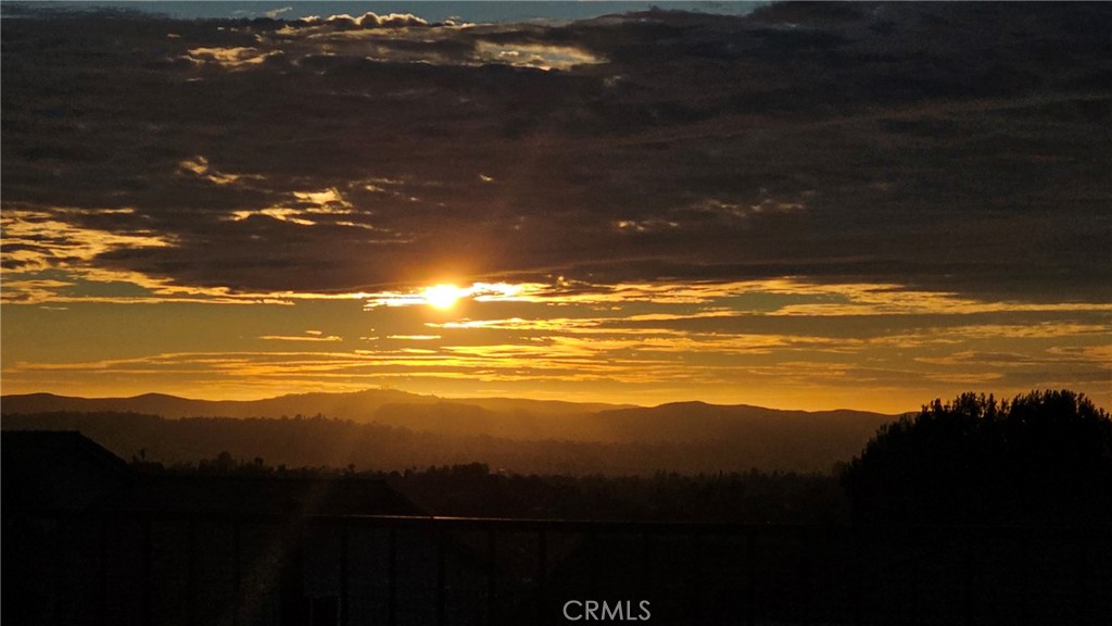 https://media.crmls.org/medias/ebbcf125-7193-4821-a214-be2955e94b83.jpg?preset=X-Large