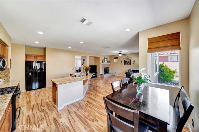 Detail Gallery Image 22 of 56 For 1791 Hideaway Pl, Palmdale,  CA 93551 - 3 Beds | 3 Baths