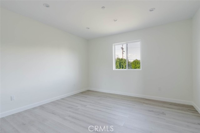 Detail Gallery Image 14 of 24 For 17428 Roscoe Bld, Northridge,  CA 91325 - 2 Beds | 2/1 Baths