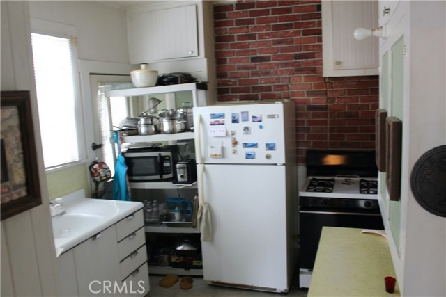 Detail Gallery Image 19 of 27 For 320 Metropole Ave #B,  Avalon,  CA 90704 - 3 Beds | 2 Baths