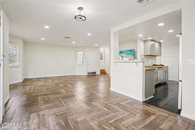 Detail Gallery Image 13 of 45 For 11300 Foothill Blvd #97,  Sylmar,  CA 91342 - 3 Beds | 2/1 Baths