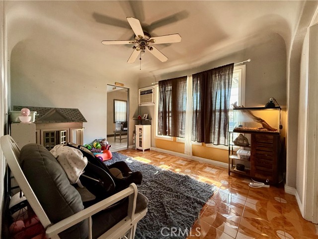 Detail Gallery Image 11 of 18 For 739 W 5th, Azusa,  CA 91702 - 2 Beds | 1 Baths