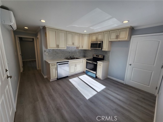 Detail Gallery Image 5 of 13 For 21217 De La Guerra St #B,  Woodland Hills,  CA 91364 - 1 Beds | 1 Baths