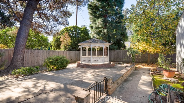 Detail Gallery Image 5 of 37 For 1804 N Heliotrope Dr, Santa Ana,  CA 92706 - 5 Beds | 4 Baths