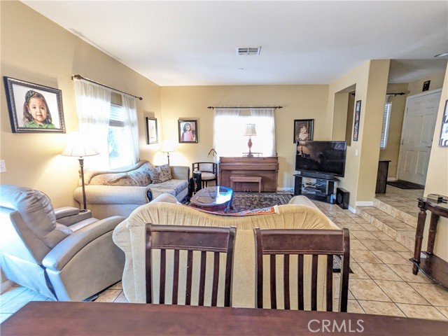 Detail Gallery Image 4 of 15 For 15721 Cobalt St #113,  Sylmar,  CA 91342 - 3 Beds | 2/1 Baths