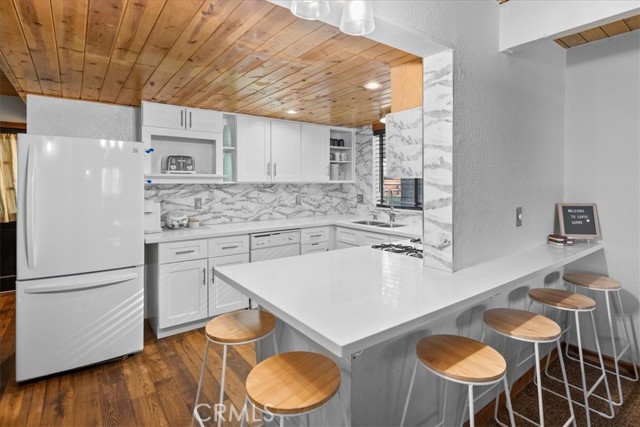Detail Gallery Image 7 of 30 For 836 E Mountain View Bld, Big Bear City,  CA 92314 - 2 Beds | 2 Baths