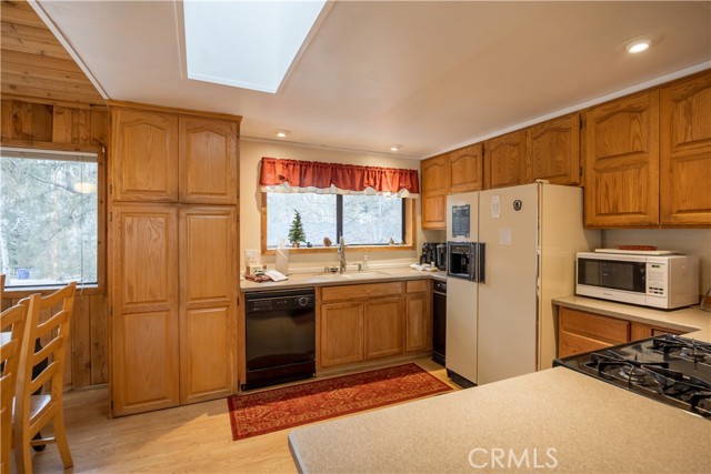 Detail Gallery Image 12 of 33 For 42324 Paramount, Big Bear Lake,  CA 92315 - 3 Beds | 2 Baths