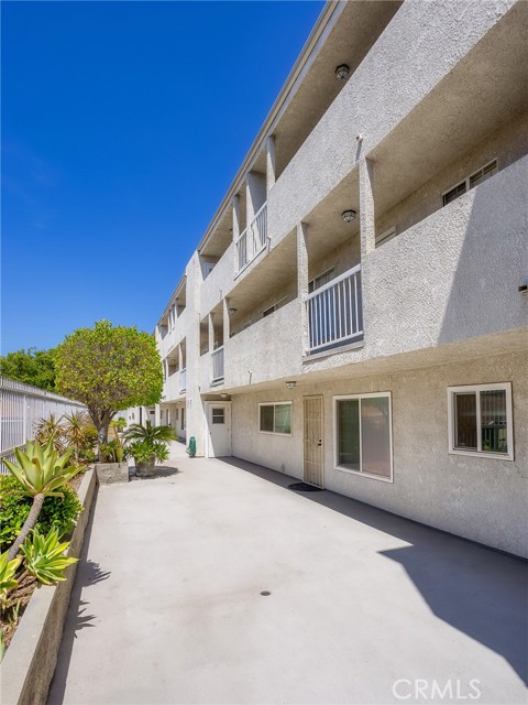 Detail Gallery Image 37 of 38 For 1706 Grismer Ave #211,  Burbank,  CA 91504 - 2 Beds | 3 Baths