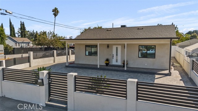 Detail Gallery Image 2 of 25 For 11200 Saticoy St, Sun Valley,  CA 91352 - 3 Beds | 2 Baths