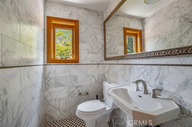11159 La Maida Street, North Hollywood CA: https://media.crmls.org/medias/ebc33be7-cd28-474a-b6a8-fa06d2fd9a28.jpg
