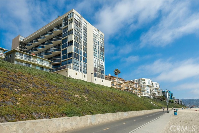 531 Esplanade, Redondo Beach, California 90277, 2 Bedrooms Bedrooms, ,Residential,Sold,Esplanade,SB23202672