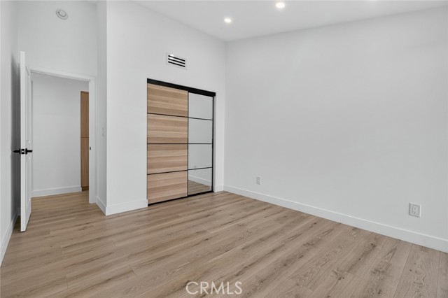 16445 Kingsbury photo 35