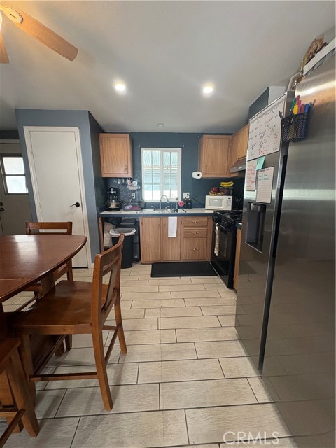 Detail Gallery Image 16 of 24 For 3825 Crestmore Rd #414,  Riverside,  CA 92509 - 3 Beds | 2 Baths