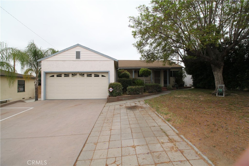 Welcome to 392 Riggin, this four-bedroom, three-bathroom home offers over 1600 sq ft of living area. The north-facing property includes a wide driveway with possible RV parking. The large front porch leads to a living room equipped with recessed lighting and laminate wood flooring. The kitchen has granite countertops, a skylight, and wood cabinetry. This home provides central air, copper plumbing, dual panel windows, and 200amp electrical panel. A separate side entrance allows the living area to be divided to house two large families or to be conveniently rented out. The backyard features a covered patio, fenced for pets, and a south-facing view of the city. Walking distance to Elder Park where you can enjoy the Farmer's Market and various activities at the Community Center. Come see this before it SOLD!