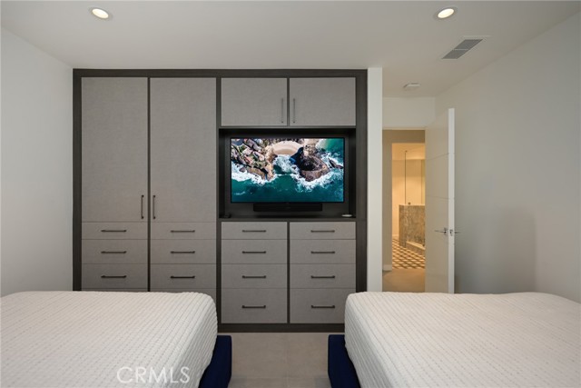 1585 S Coast, Laguna Beach CA: https://media.crmls.org/medias/ebc55059-f834-46ca-afe2-e1b9c5005a51.jpg