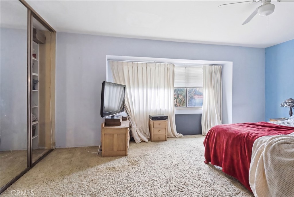 https://media.crmls.org/medias/ebc56f61-12f9-489f-b60a-c6ebea969878.jpg?preset=X-Large