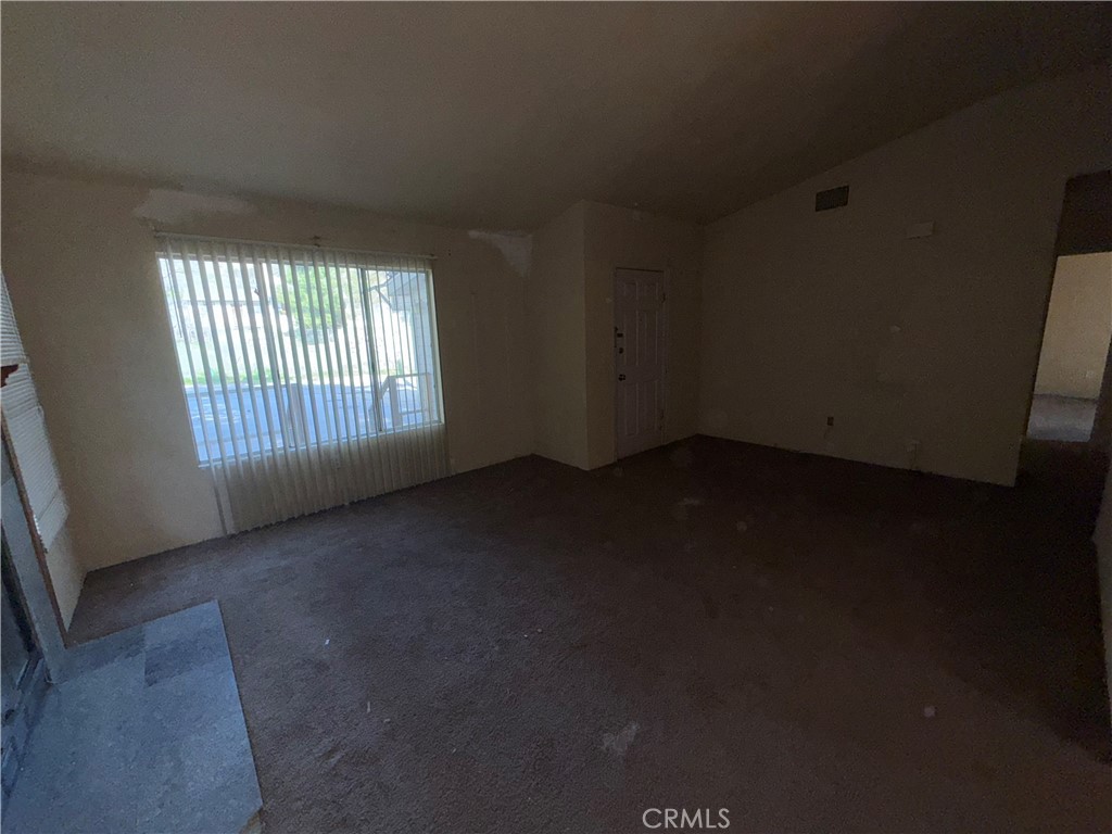 https://media.crmls.org/medias/ebc63142-72de-4944-abd2-c0bece64e3fd.jpg?preset=X-Large