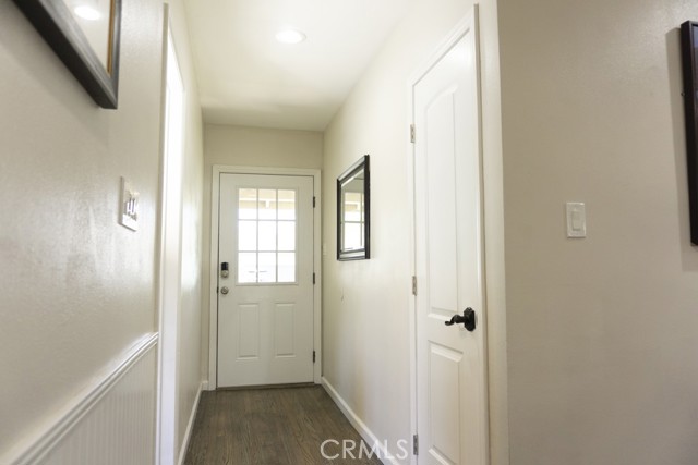 Detail Gallery Image 10 of 26 For 1002 Fairbrook Ln, Santa Ana,  CA 92706 - 3 Beds | 2 Baths