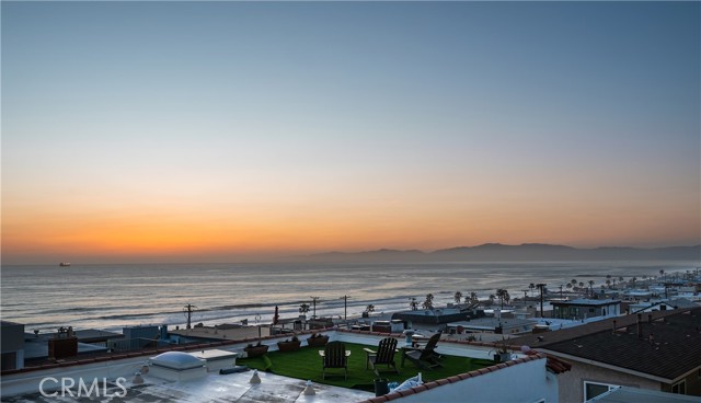 221 36th Street, Manhattan Beach, California 90266, 3 Bedrooms Bedrooms, ,3 BathroomsBathrooms,Residential,Sold,36th,SB22069794