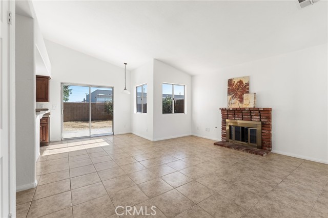 3519 San Jacinto Avenue, Rosamond CA: https://media.crmls.org/medias/ebc66360-768f-44fb-b854-fc906b5c180e.jpg