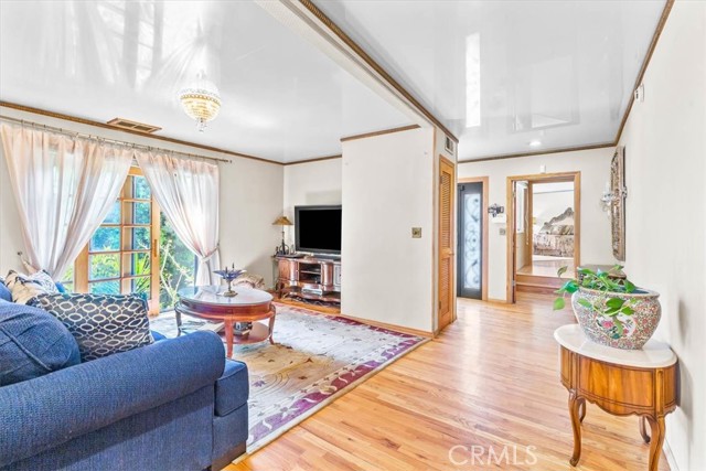 Detail Gallery Image 6 of 33 For 17861 Cathedral Pl, Encino,  CA 91316 - 3 Beds | 3 Baths
