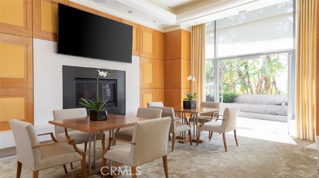 10776 Wilshire Boulevard, Los Angeles CA: https://media.crmls.org/medias/ebc66def-6806-4274-8f98-134a8a28b038.jpg