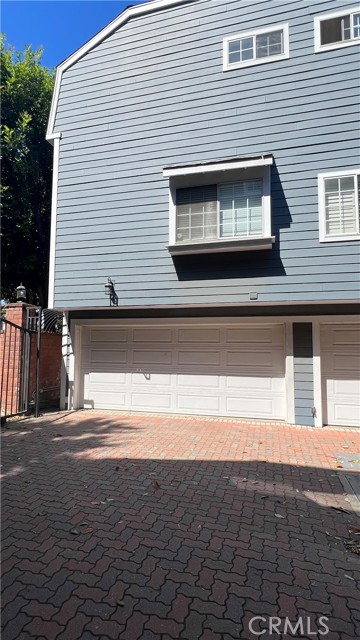 Detail Gallery Image 4 of 29 For 1830 Stoner Ave #1,  Los Angeles,  CA 90025 - 2 Beds | 3 Baths