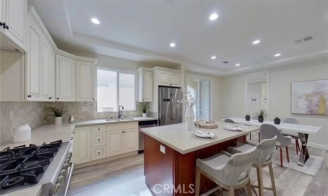 7792 Liberty Drive, Huntington Beach CA: https://media.crmls.org/medias/ebc6dd53-ffa7-43a6-8219-2c790ac31fe8.jpg