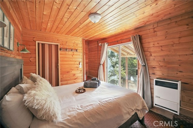 782 Virginia Court, Lake Arrowhead CA: https://media.crmls.org/medias/ebc6ecfa-a4f9-4e99-a4a8-a4b27abab646.jpg