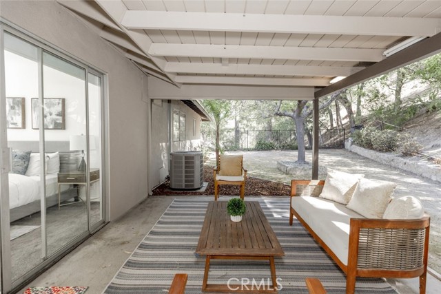 2101 El Arbolita Drive, Glendale CA: https://media.crmls.org/medias/ebc77c72-f4c7-424d-a5bb-895c9a220712.jpg