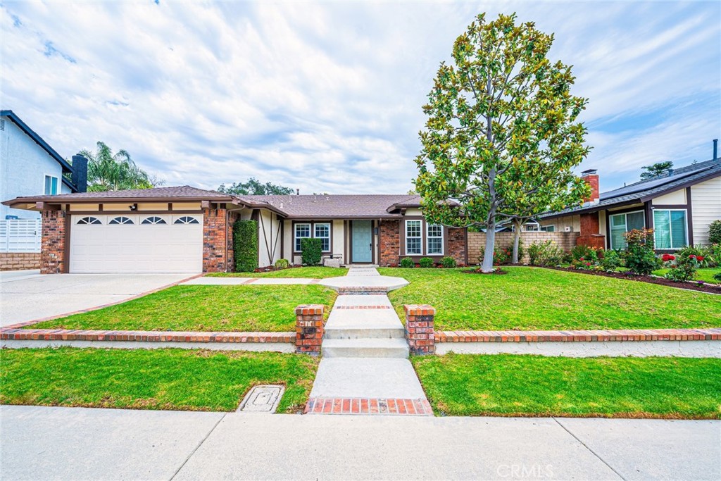 5940 Avenida Antigua