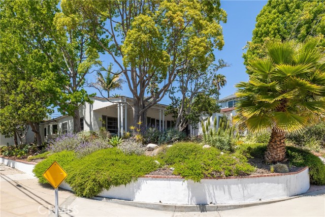 Detail Gallery Image 33 of 33 For 1701 Pier Ave, Santa Monica,  CA 90405 - 4 Beds | 2/1 Baths